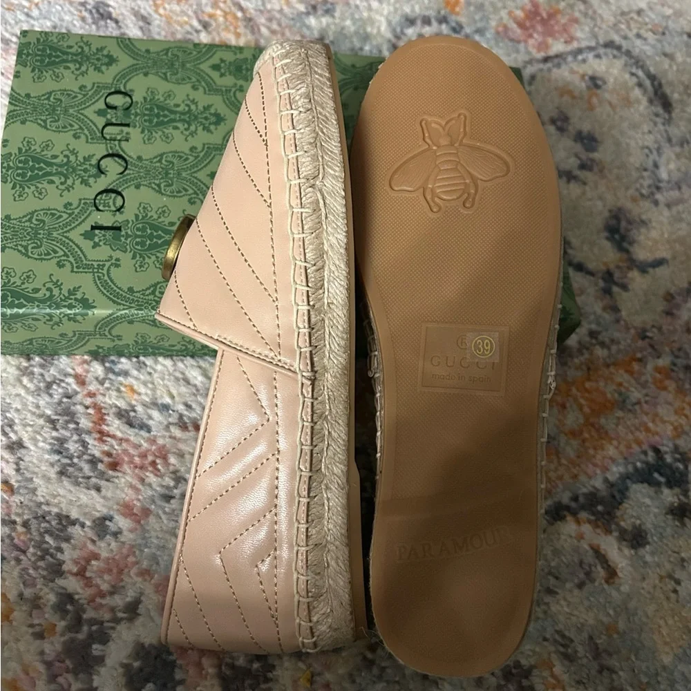 Gucci Tan Espadrille Flats with Gold Logo - Picture 2 of 5